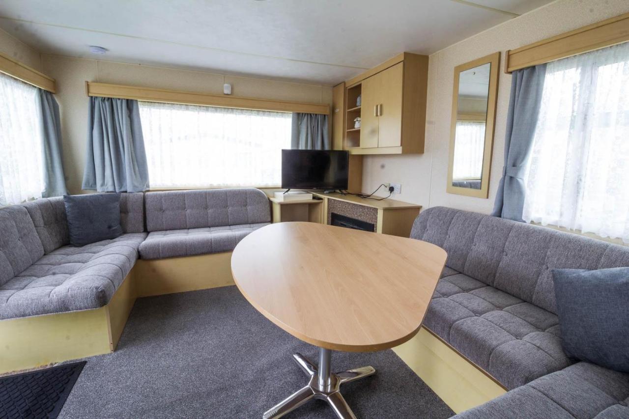 6 Berth Caravan For Hire At Manor Park Holiday Park In Norfolk Ref 23025T Hunstanton Exterior foto